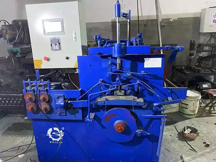 coat hanger machine