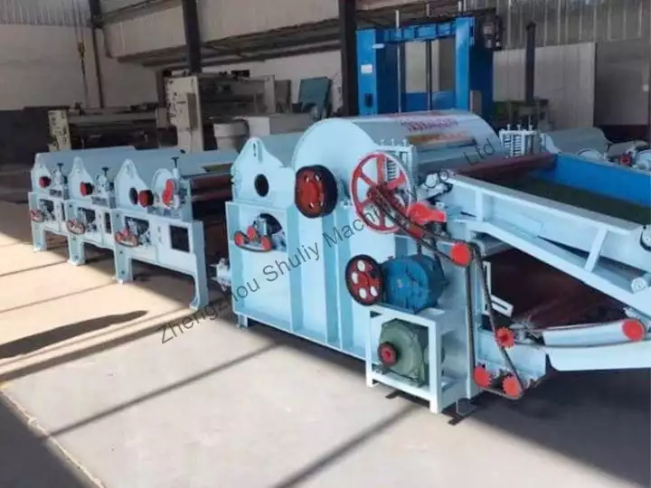 machine d'ouverture et de nettoyage pour le recyclage des textiles