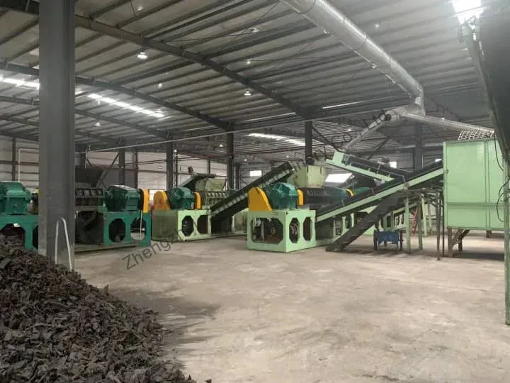 working scene of scrap tire shredder