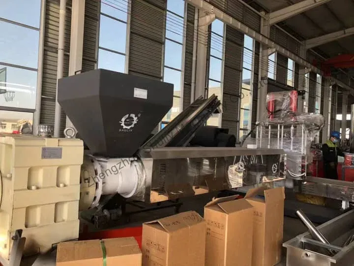 plastic granules extruder machine ready to pack