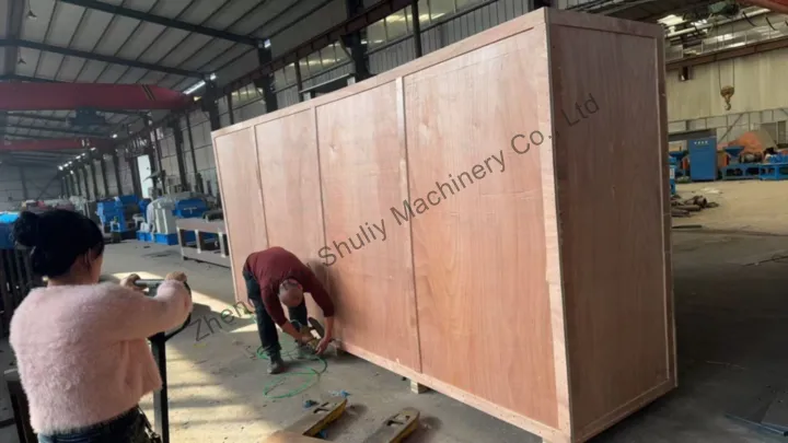 Máquina de desbaste de neumáticos en caja de madera para entrega