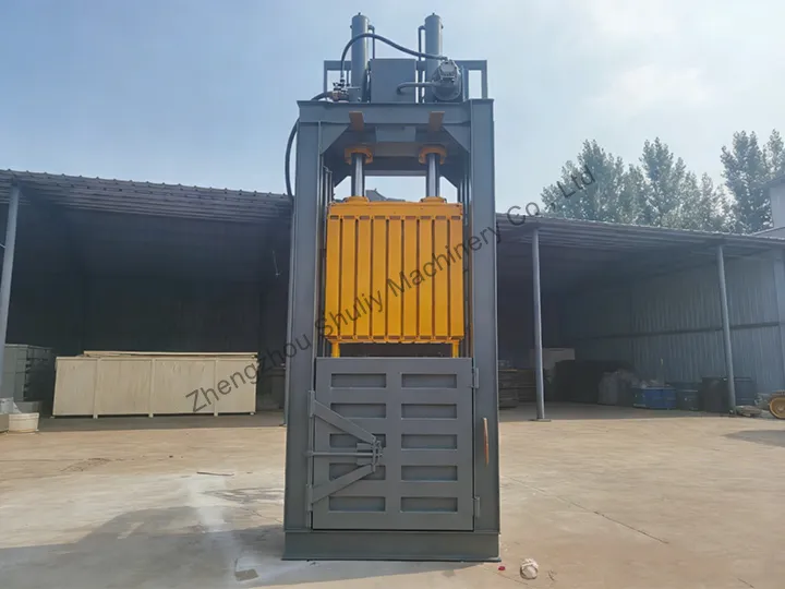 vertical baler for plastic
