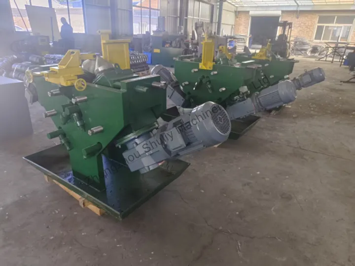 helical spiral screw continuous blade cold rolling forming machine